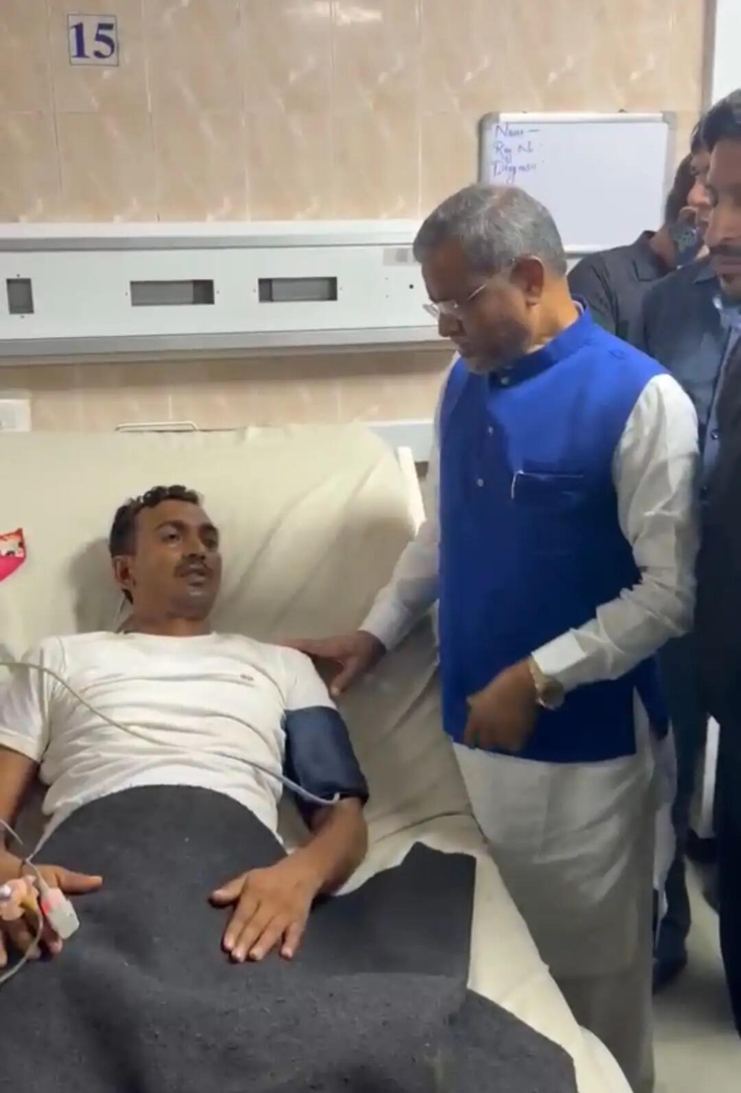 बाबूलाल मरांडी ने अस्पताल पहुंचकर अनशनकारी छात्रों का जाना हाल, सरकार पर साधा निशाना