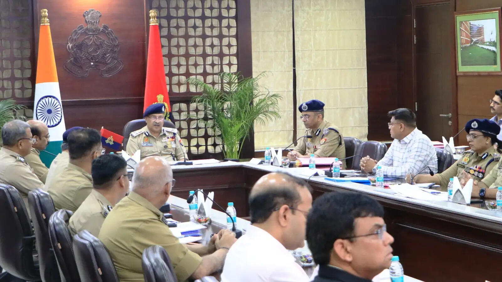 कानून व्यवस्था को लेकर डीजीपी ने पुलिस मुख्यालय में की बैठक, दिए निर्देश