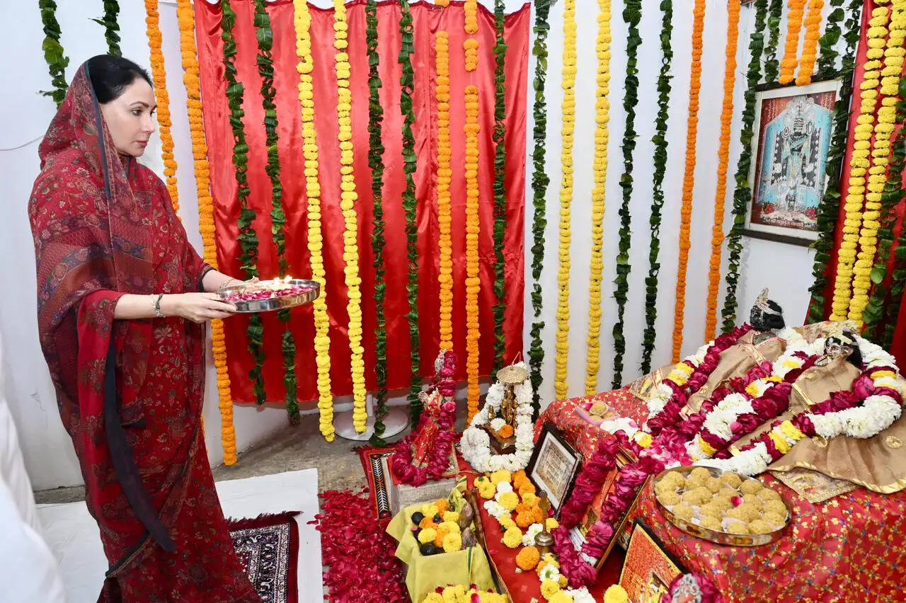 रामनवमी पर उपमुख्यमंत्री दीया कुमारी ने सिटी पैलेस में की पूजा-अर्चना