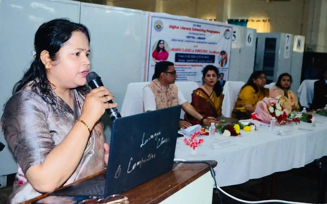 रोजगार और प्रतिस्पर्धा के लिए अत्यंत आवश्यक है डिजिटल दक्षता : कुलपति