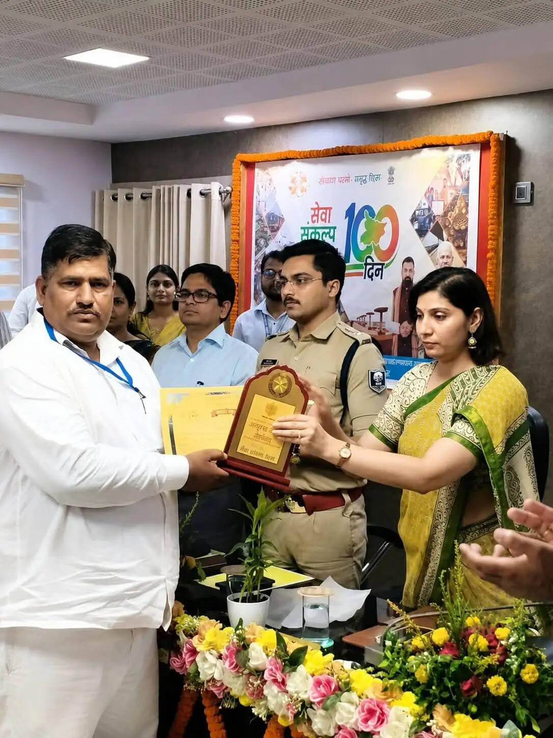 बक्सर में सेवा, संकल्प व समर्पण के 100 दिन पूरे होने पर जिले के छह शिक्षक हुए सम्मानित