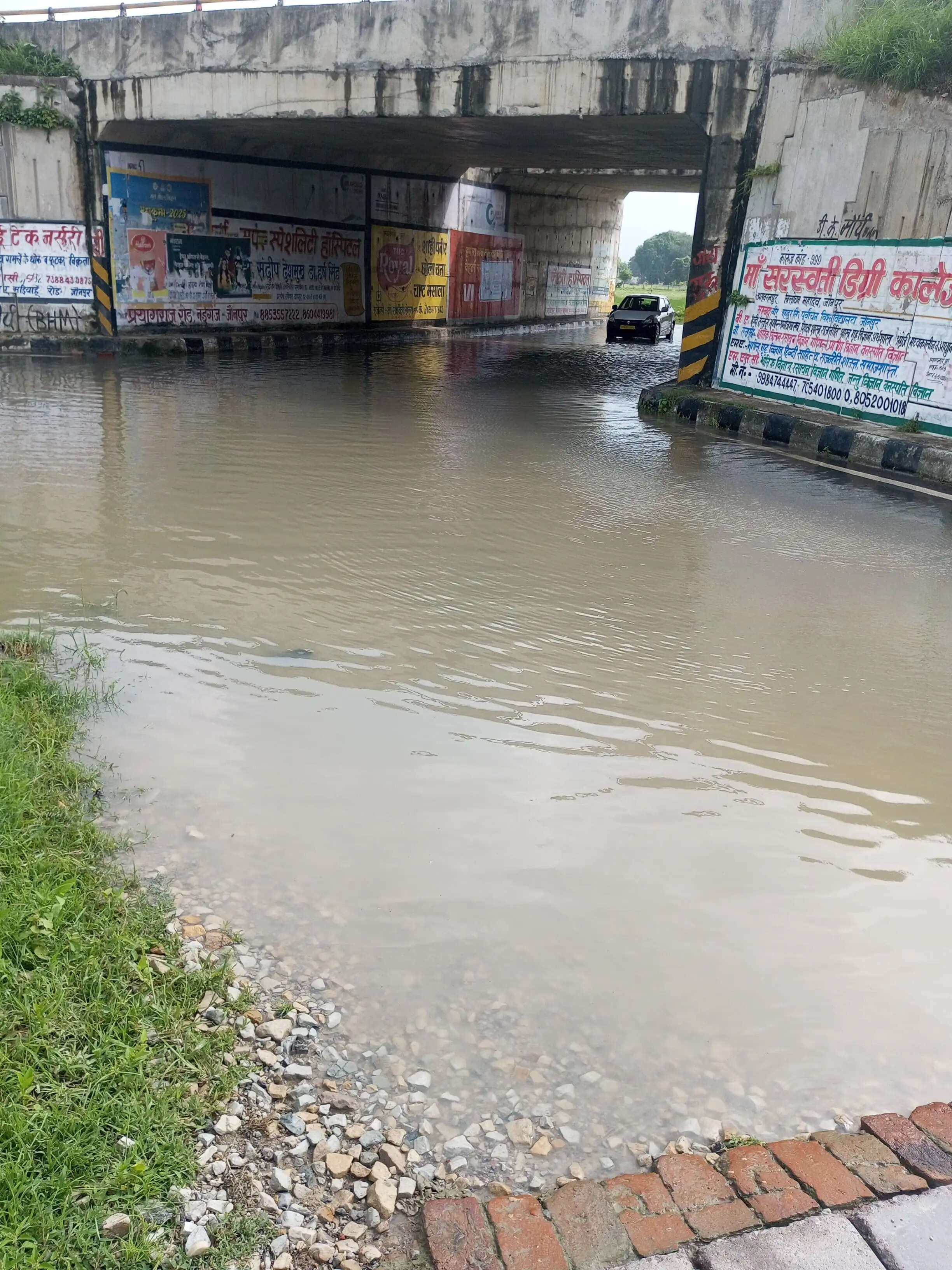 जौनपुर में तीन दिन से रुक-रुककर हाे रही बारिश से जगह-जगह जलभराव, गोमती नदी का जलस्तर बढ़कर 13 फीट पहुंचा