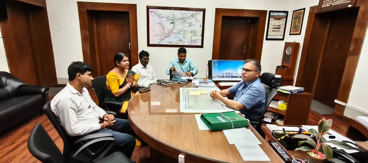 पिंगला क्षेत्र के रेल विकास को लेकर विधायक ने डीआरएम से की चर्चा