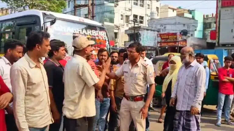 आंधी के बाद बिजली संकट पर फूटा गुस्सा, आसनसोल में जीटी रोड जाम