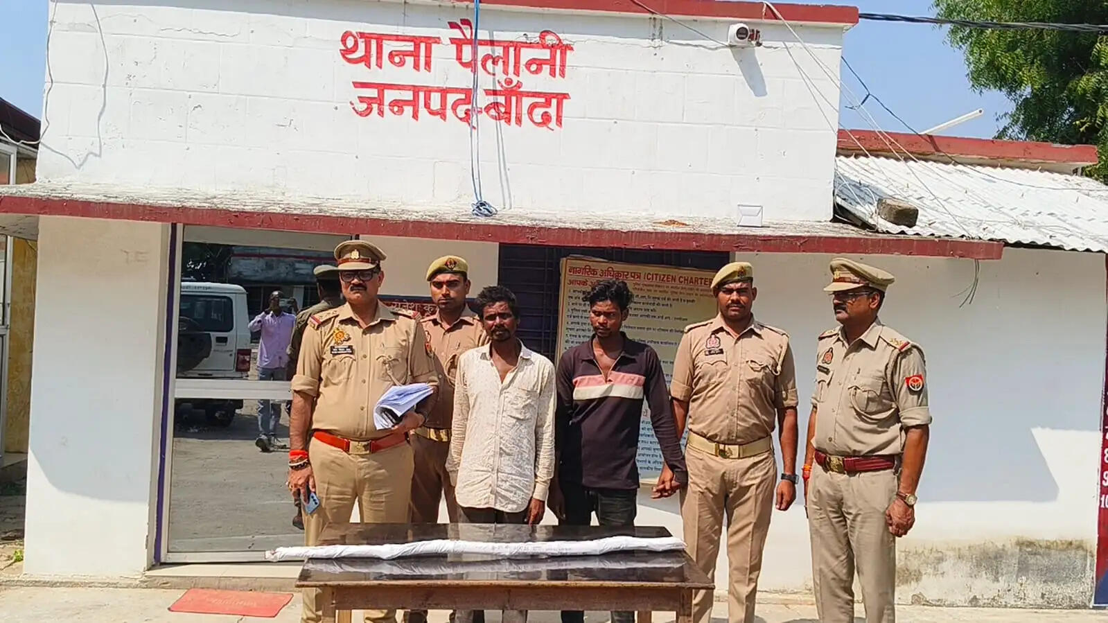 पत्नी के साथ शराब पीने पर भांजे की हत्या के मामले में मामा समेत दाे गिरफ्तार