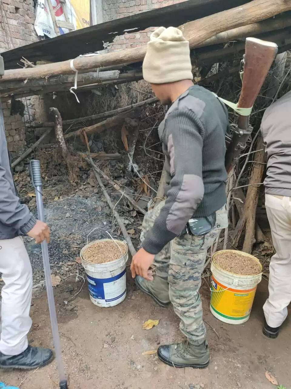 अवैध शराब के विरुद्ध उत्पाद छापा, एक गिरफ्तार