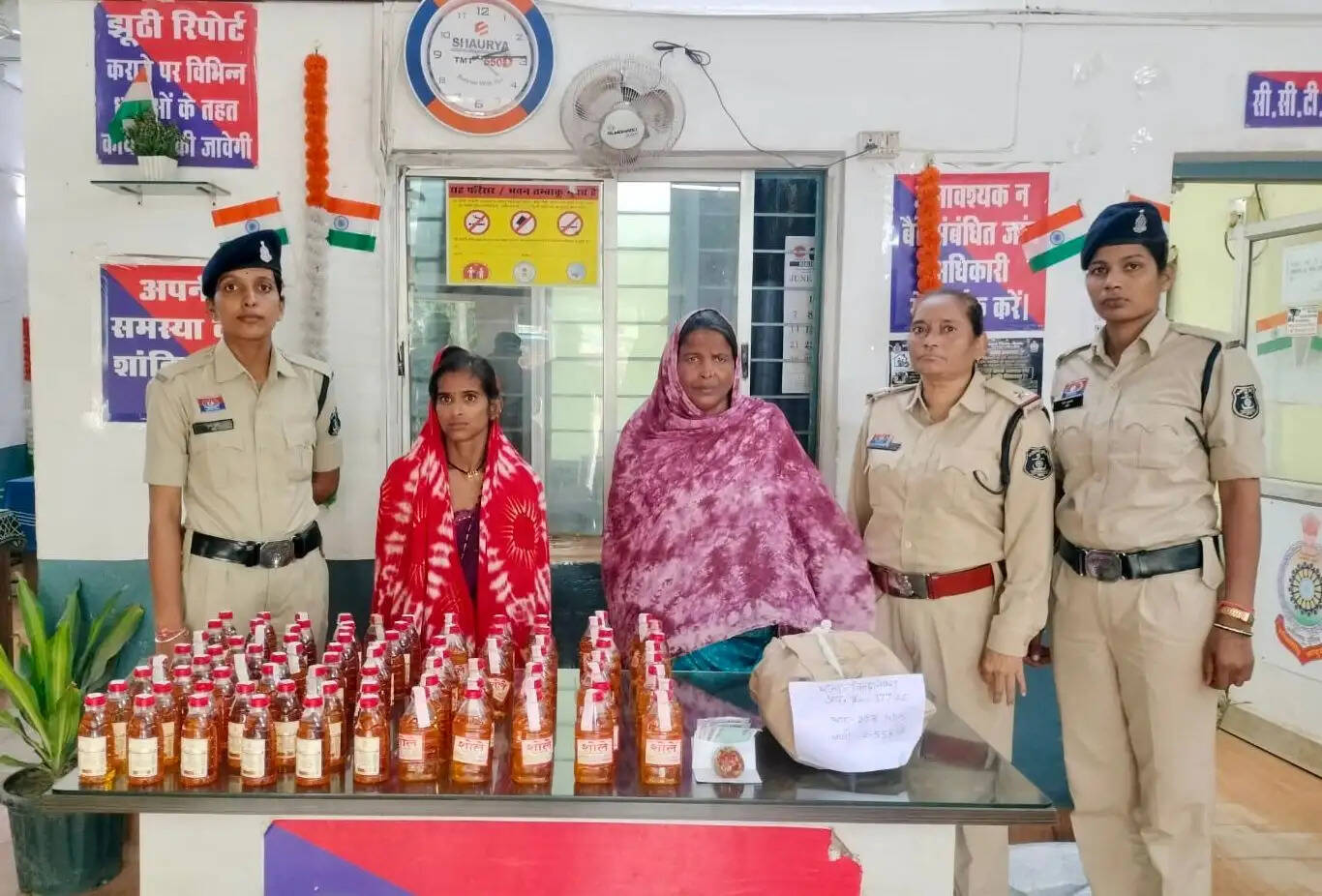 ऑपरेशन निश्चय के तहत तिल्दा-नेवरा पुलिस की बड़ी कार्रवाई, गांजा-शराब के साथ दो महिलाएं गिरफ्तार