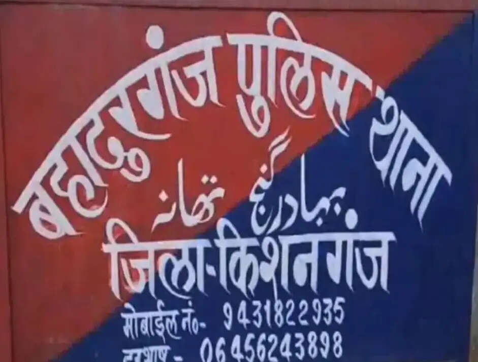 बहादुरगंज में सर्राफा कारोबारी की बाइक की डिक्की से लाखों के जेवरात व नकदी चोरी