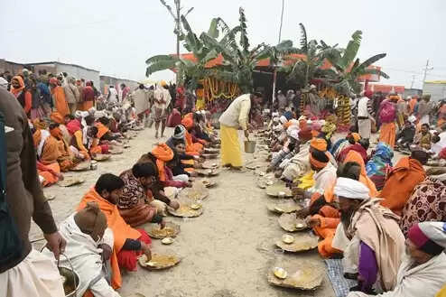 श्रीरामार्चा पूजन में शामिल हुए संत, लिया भण्डारे का प्रसाद