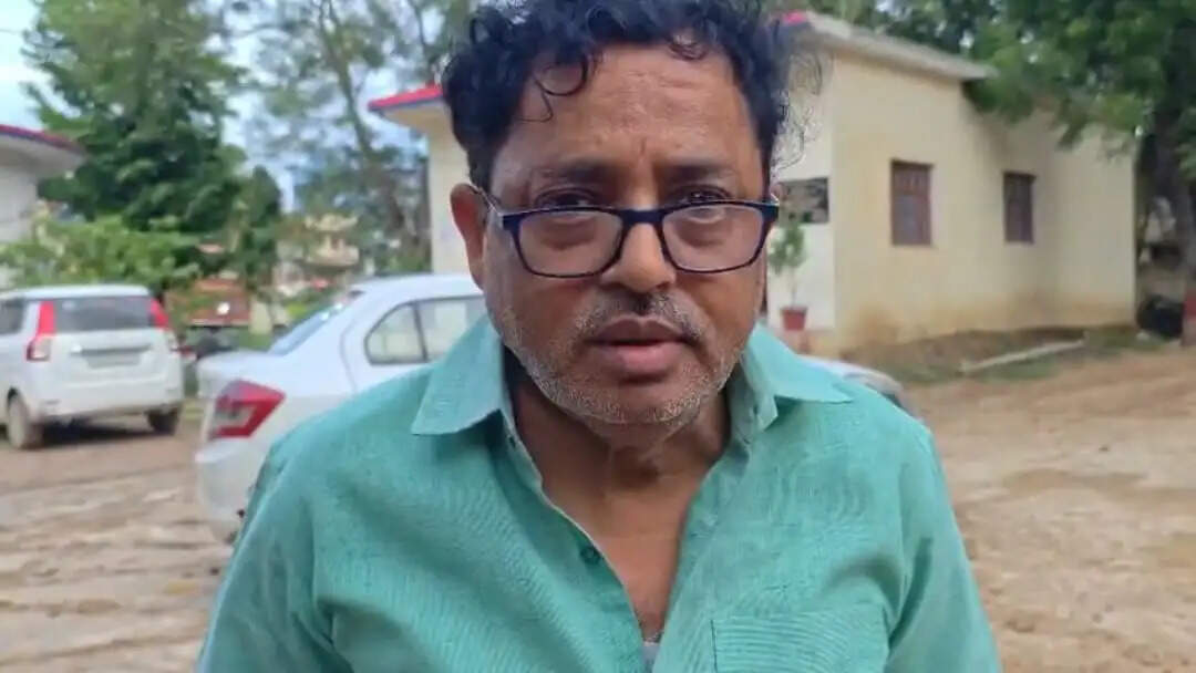 जौनपुर: इनकम टैक्स अधिकारी बनकर सर्राफा व्यापारी को लूटने पंहुचे बदमाश, ग्रामीणों ने तीन को पकड़ा