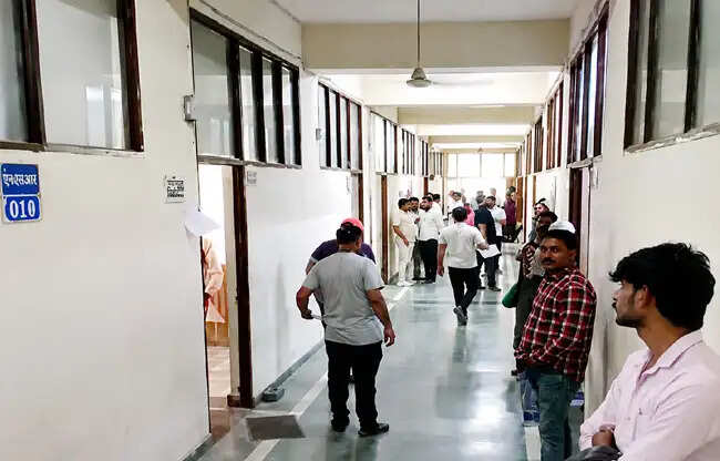 सोनीपत में 30 हजार रुपये रिश्वत लेते क्लर्क को एसीबी ने दबोचा