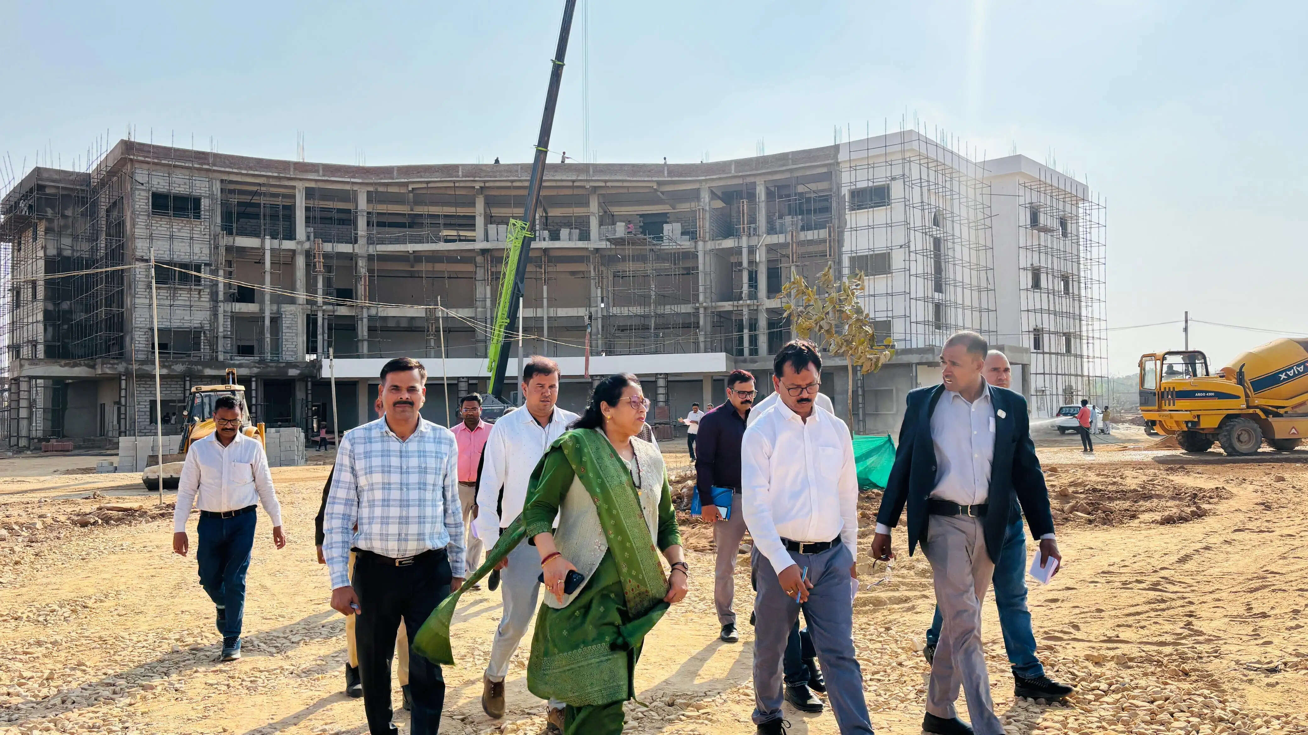 राज्यपाल के स्वागत को संवर रहा मां विंध्यवासिनी विश्वविद्यालय परिसर