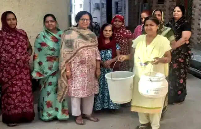 नारनौल में पेयजल संकट से परेशान महिलाओं ने किया प्रदर्शन