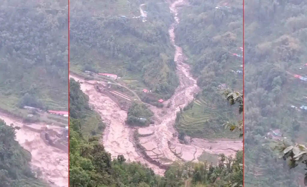 नेपाल के पांचथर में बाढ़ और भूस्खलन से भारी तबाही