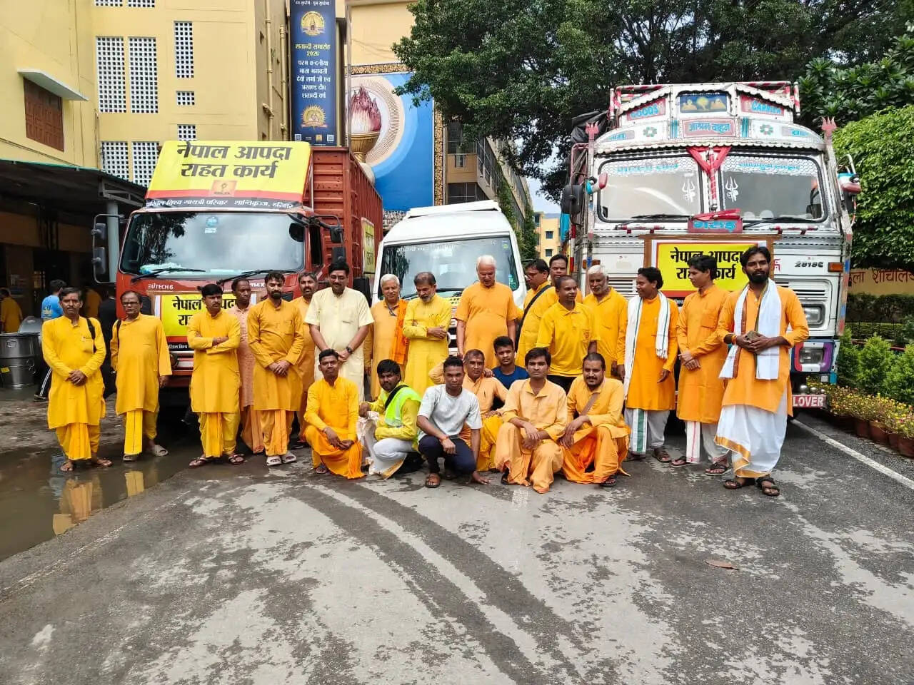 नेपाल त्रासदी में मदद को आगे आया शांतिकुंज, दो ट्रक राहत सामग्री रवाना