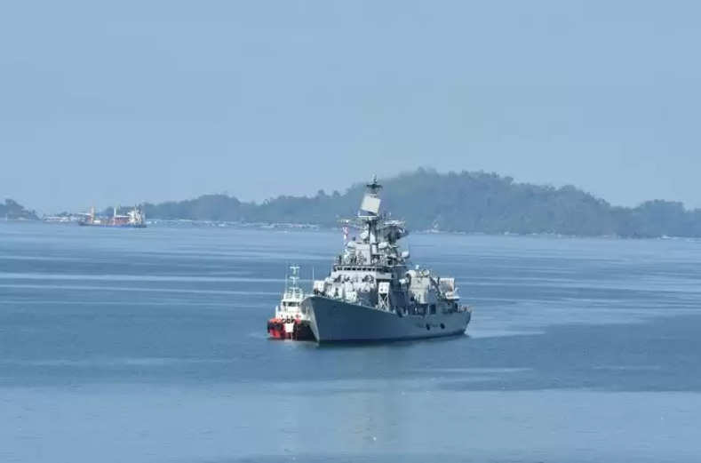 भारतीय जहाज दिल्ली, शक्ति मलेशिया और किल्टन वियतनाम की यात्रा पर