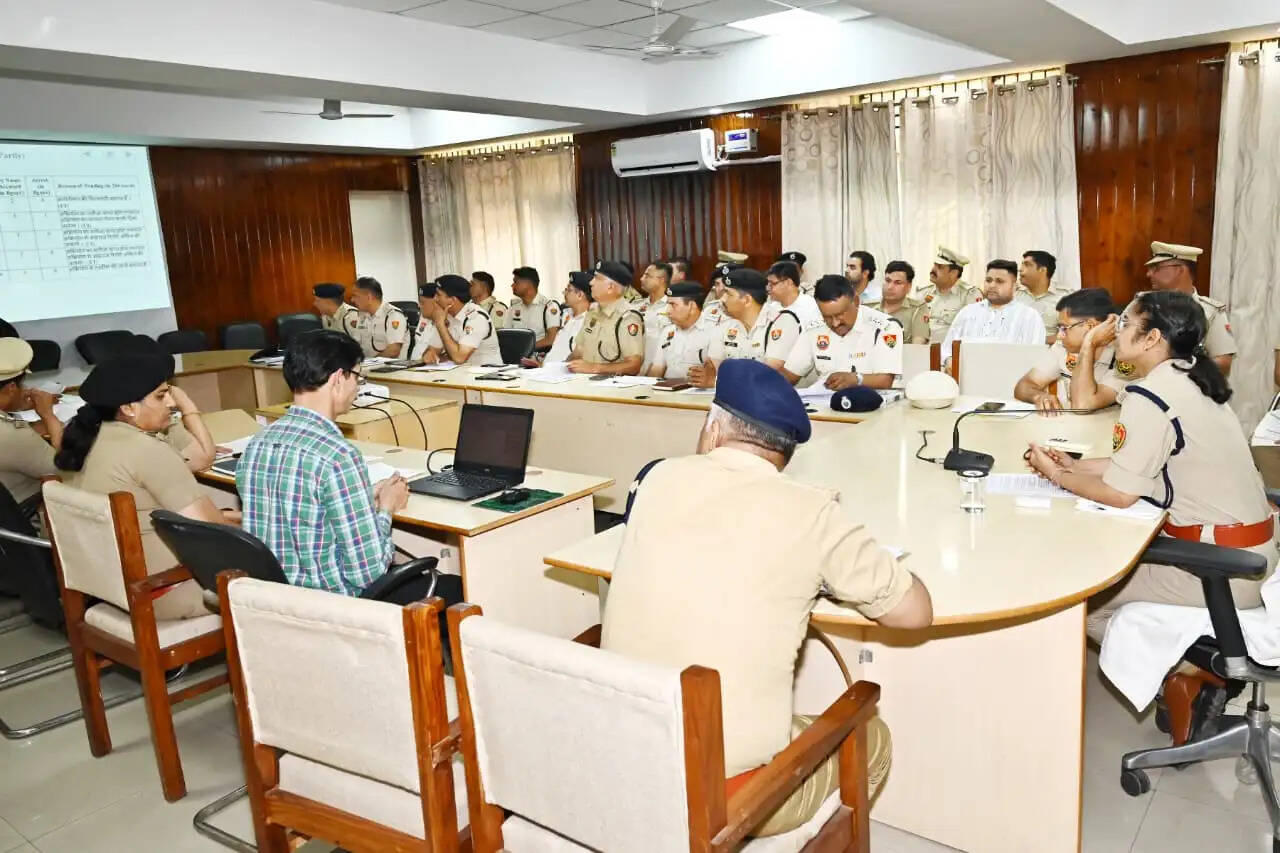 कैथल में एसपी के निर्देश,लंबित मामलाें काे जल्द निपटाएं पुलिस अधिकारी