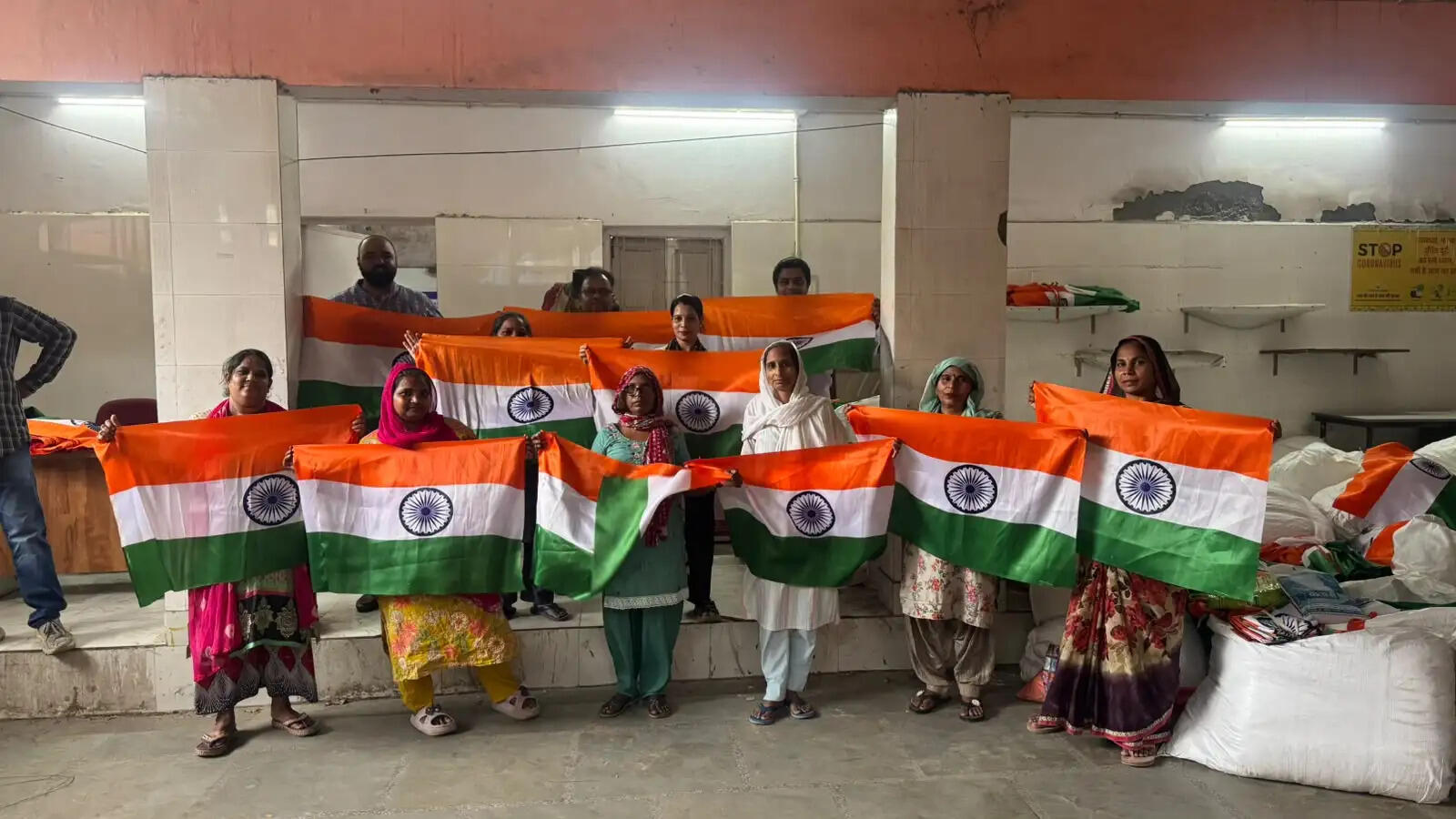 दिल्ली सरकार ‘हर घर तिरंगा’ अभियान में एसएचजी से तैयार कराएगी दो लाख तिरंगे, 15 लाख वितरित करने का लक्ष्य