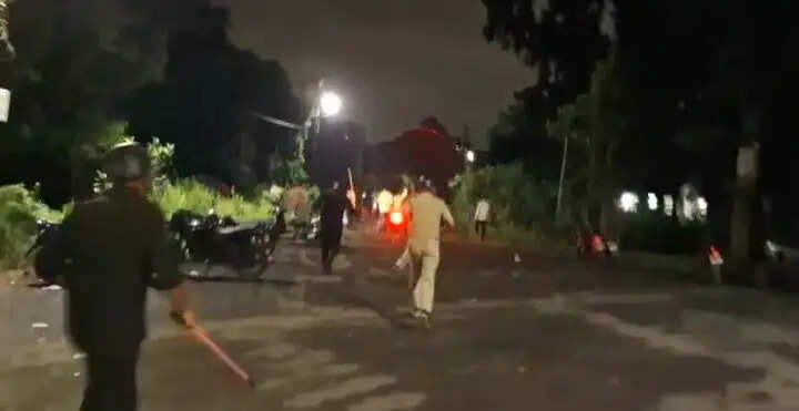 दुर्गापुर में पूर्व तृणमूल पार्षद के घर घेराव पर हंगामा, पुलिस को लाठीचार्ज और आंसू गैस चलाने पड़े