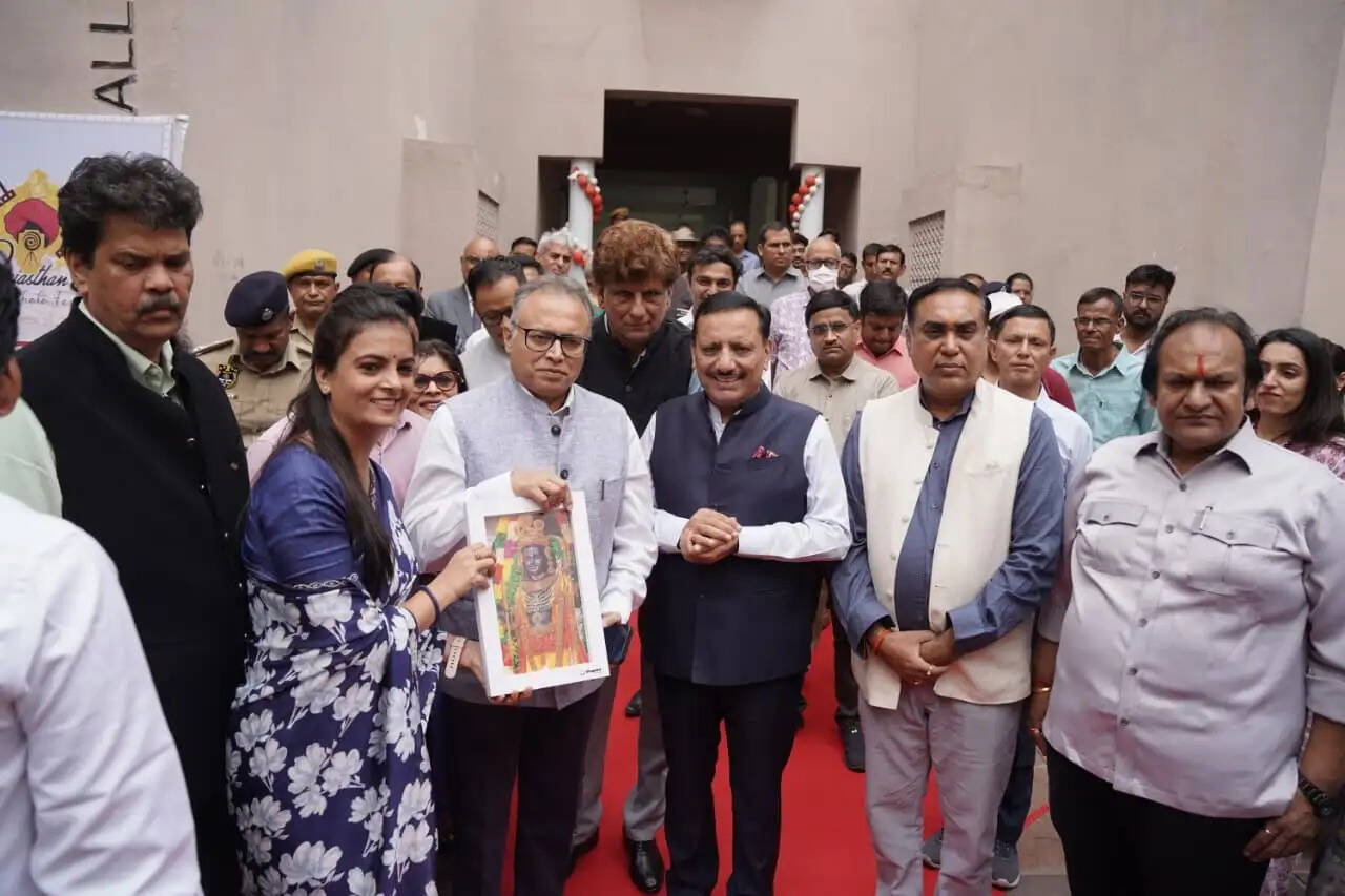 तस्वीरें समाज को अलग-अलग नजरिए से देखने का अवसर देती हैं: डीजीपी राजीव कुमार शर्मा