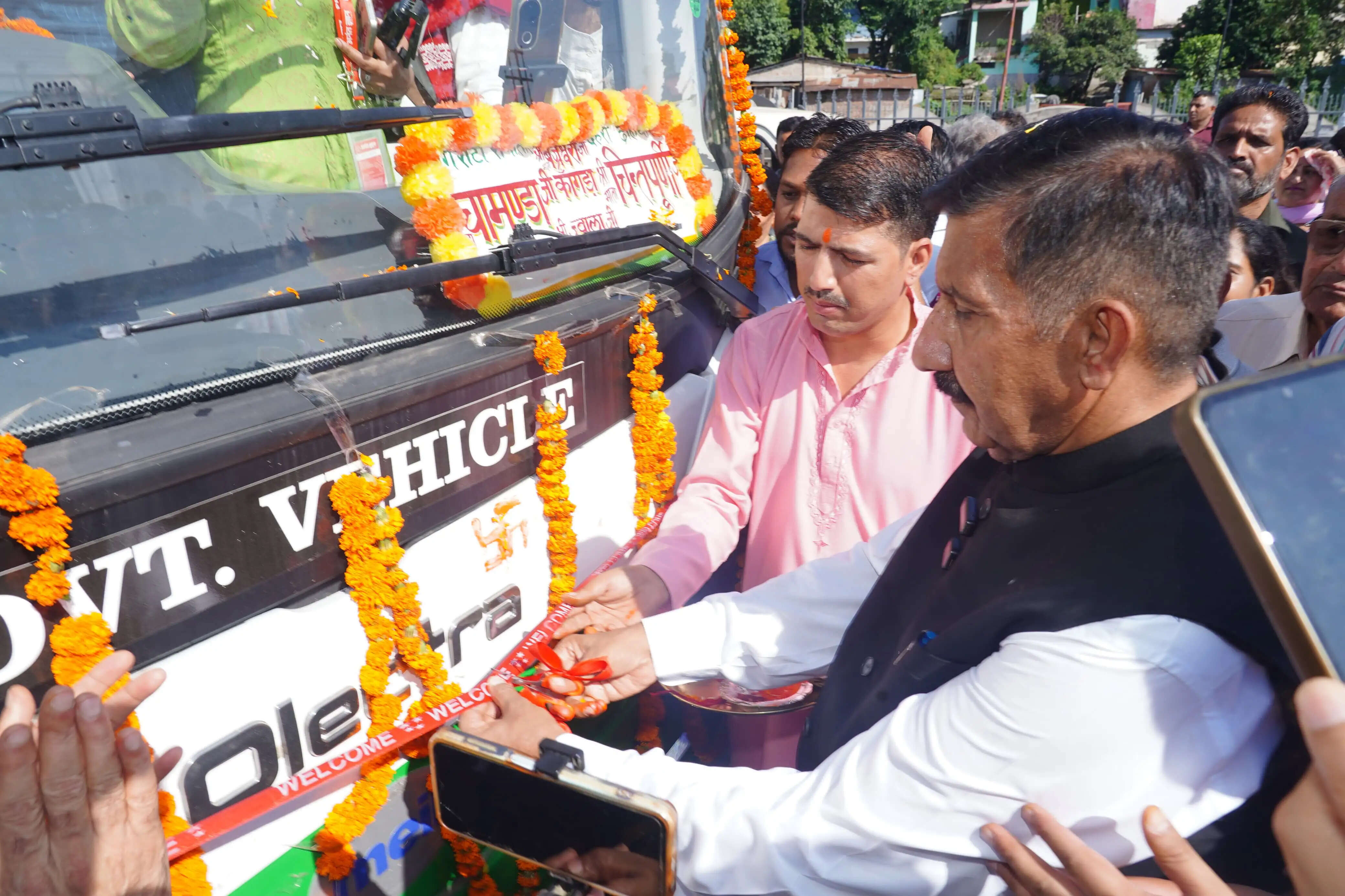 नगरोटा बगवां से 10 इलेक्ट्रिक बसों को उप मुख्यमंत्री ने हरि झंडी दिखाकर रवाना किया
