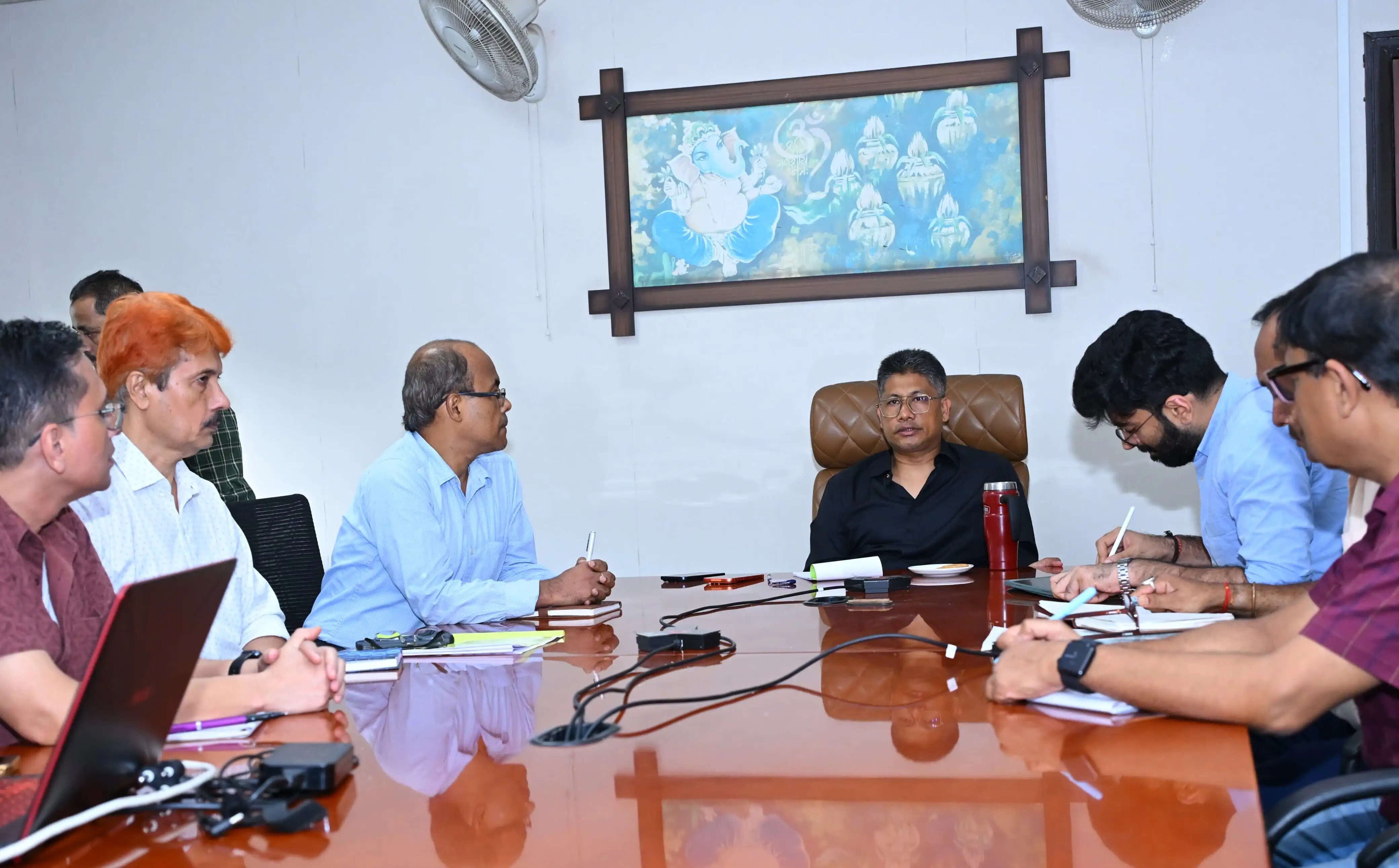 सिंचाई परियोजनाओं और बाढ़ राहत उपायों की मंत्री पीयूष हजारिका ने की समीक्षा, प्रभावित किसानों को जल्द सहायता देने के निर्देश