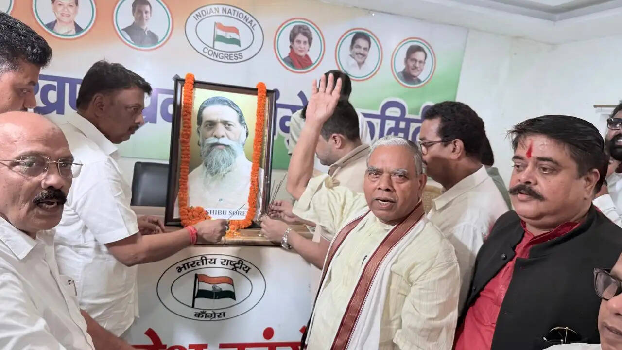 शिबू सोरेन की पहली पुण्यतिथि पर कांग्रेस ने दी श्रद्धांजलि, अधूरे सपनों को पूरा करने का लिया संकल्प