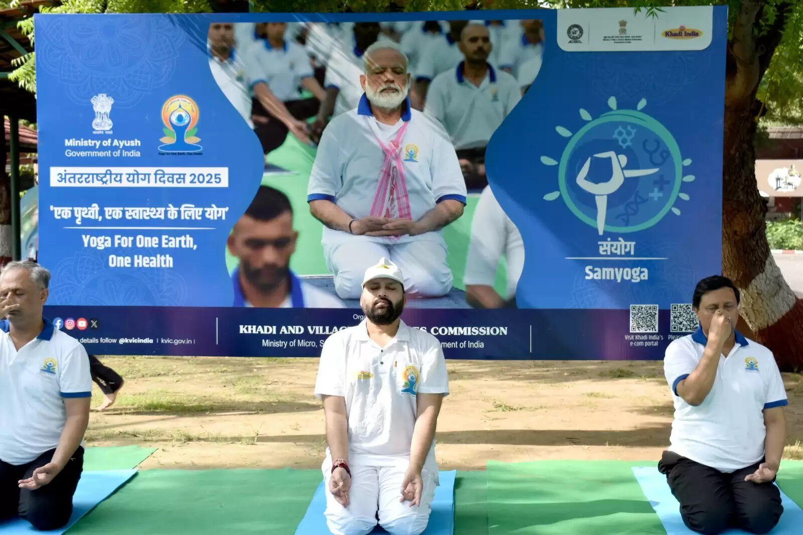 प्रधानमंत्री मोदी के प्रयासों से खादी और योग वैश्विक आंदोलन बन चुका है: मनोज कुमार