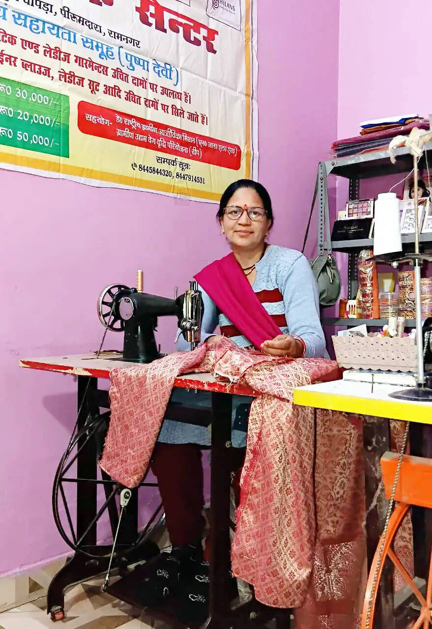 पति के असमय निधन के बाद आत्मनिर्भरता की मिसाल बनीं पुष्पा देवी