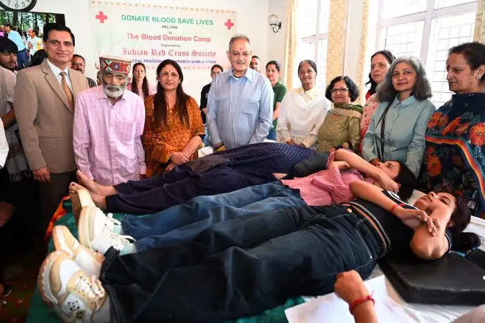 जनकल्याणकारी गतिविधियों में बढ़-चढ़कर भाग ले युवाः राज्यपाल