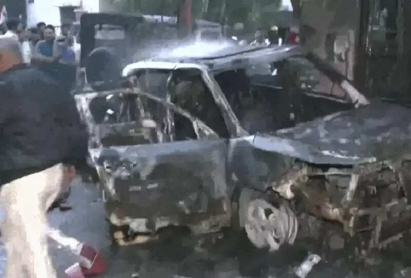 (लीड) मप्र के इंदौर में इलेक्ट्रिक कार के चार्जिंग पॉइंट में ब्लास्ट से मकान में लगी आग, 8 लोगों की मौत, चार घायल