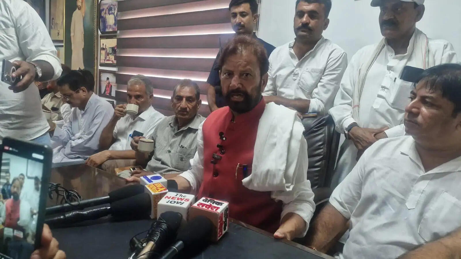 चुनाव आयोग पर उठे सवाल, कठुआ में सर्वदलीय नेताओं ने बुलंद की आवाज, ज्ञानेश कुमार के इस्तीफे की मांग