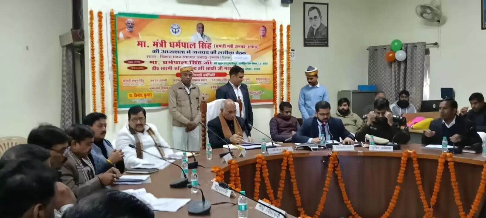 पशुधन मंत्री ने विकास कार्यों की समीक्षा बैठक कर दिये निर्देश