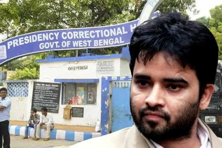 प्रेसिडेंसी जेल में आतंकी आफताब अंसारी की सेल से आईफोन समेत तीन मोबाइल बरामद