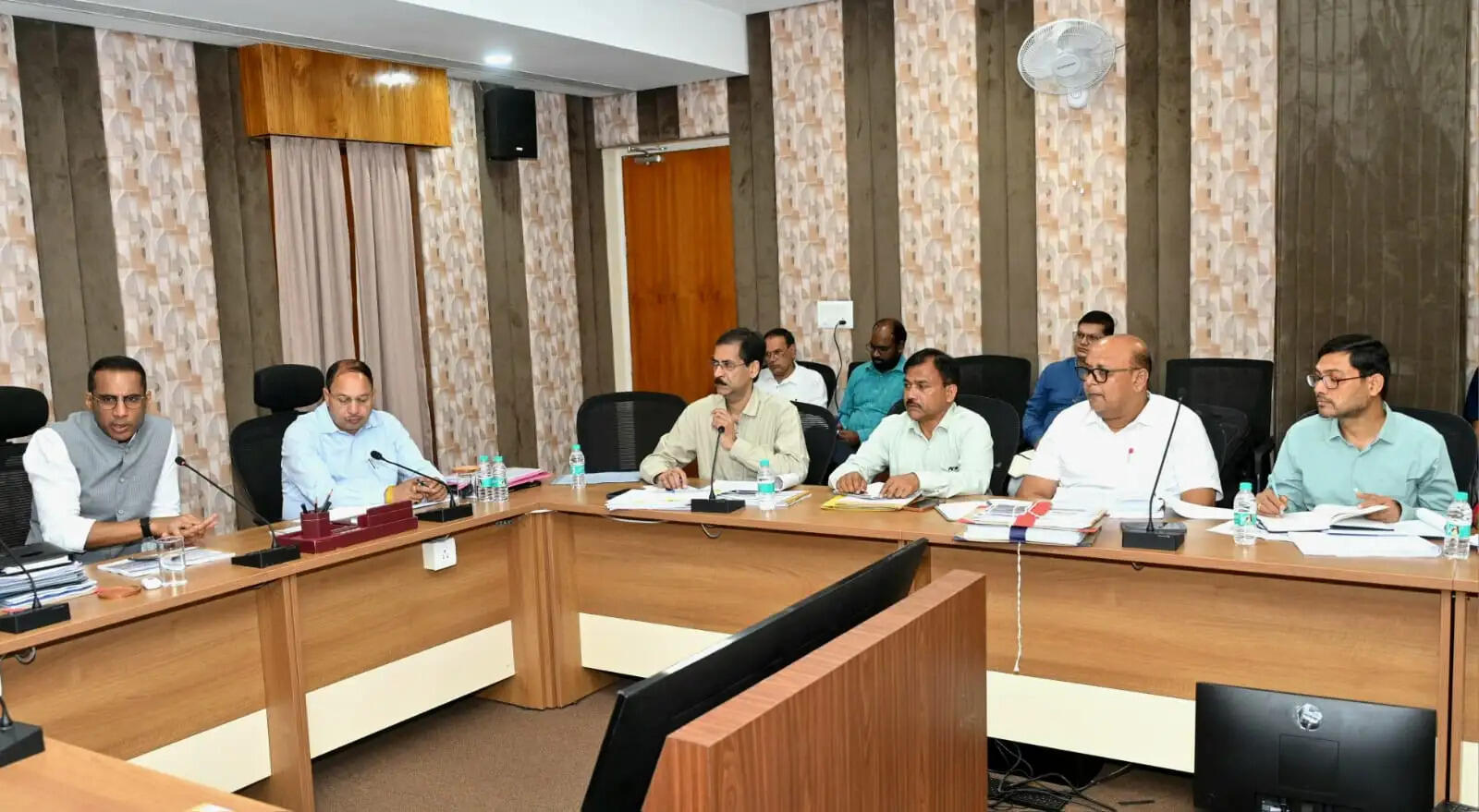 लोक निर्माण विभाग के सचिव ने की पुल-पुलियों और राष्ट्रीय राजमार्गों के कार्यों की समीक्षा