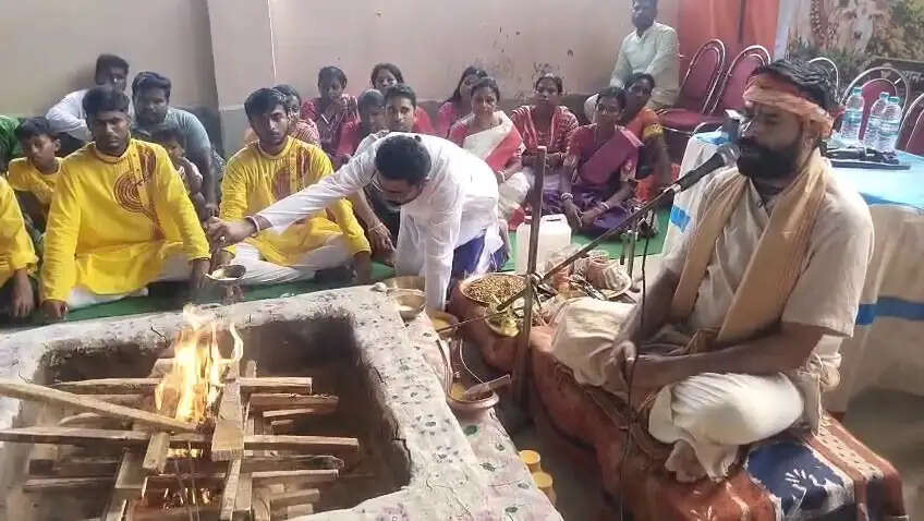 खन्यान में ‘घर वापसी’ कार्यक्रम, काफी लोगों ने अपनाया सनातन धर्म