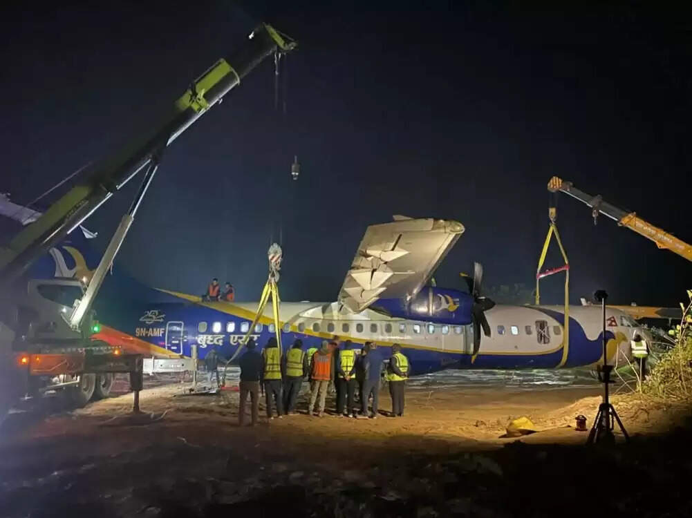 नेपाल : रनवे पर फंसा बुद्ध एयर का विमान 36 घंटे बाद हटा