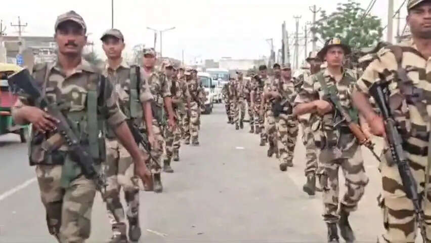 नूंह में ईद से पहले मस्जिदों के बाहर सुरक्षा बल तैनात
