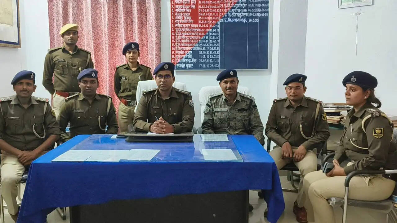 हाइवा ट्रक से 432 कार्टन अंग्रेजी शराब बरामद, तस्कर व वाहन चालक फरार