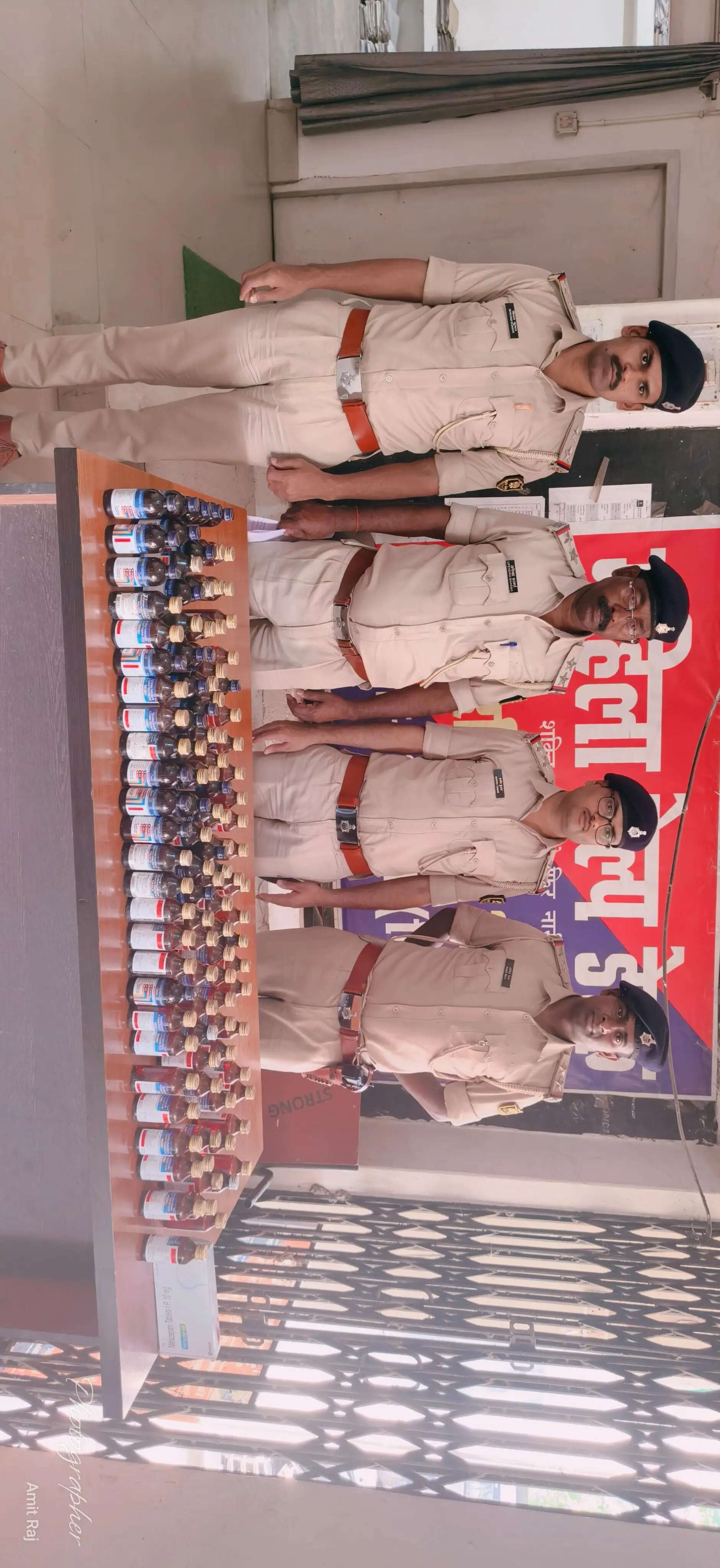 पोल्ट्री फॉर्म से प्रतिबंधित कोडीन युक्त कफ सिरप बरामद