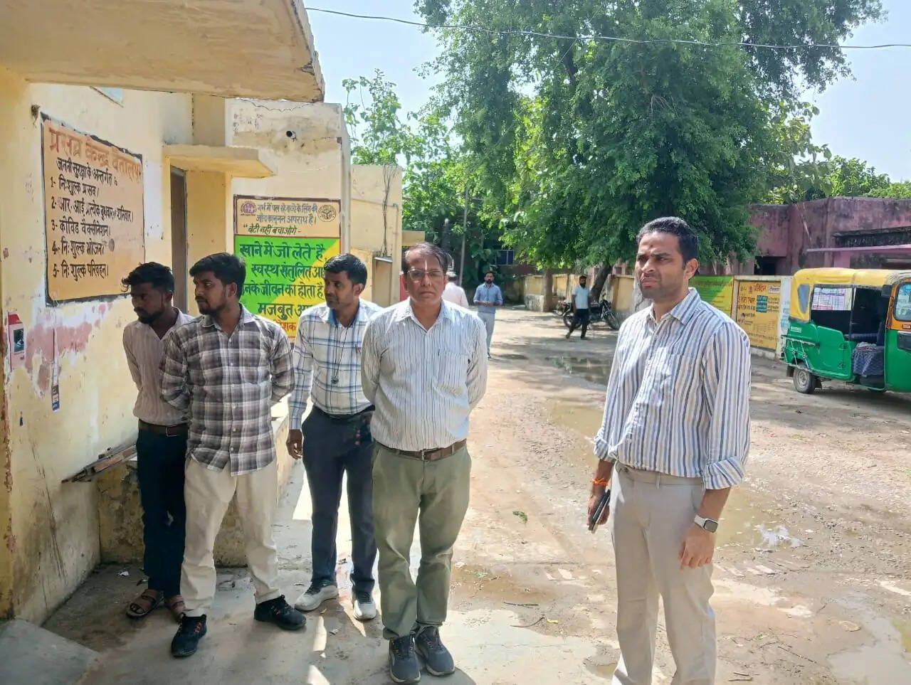 मरीजों को समुचित उपचार एवं आवश्यक दवाएं बिना किसी परेशानी के उपलब्ध कराएं : जिलाधिकारी