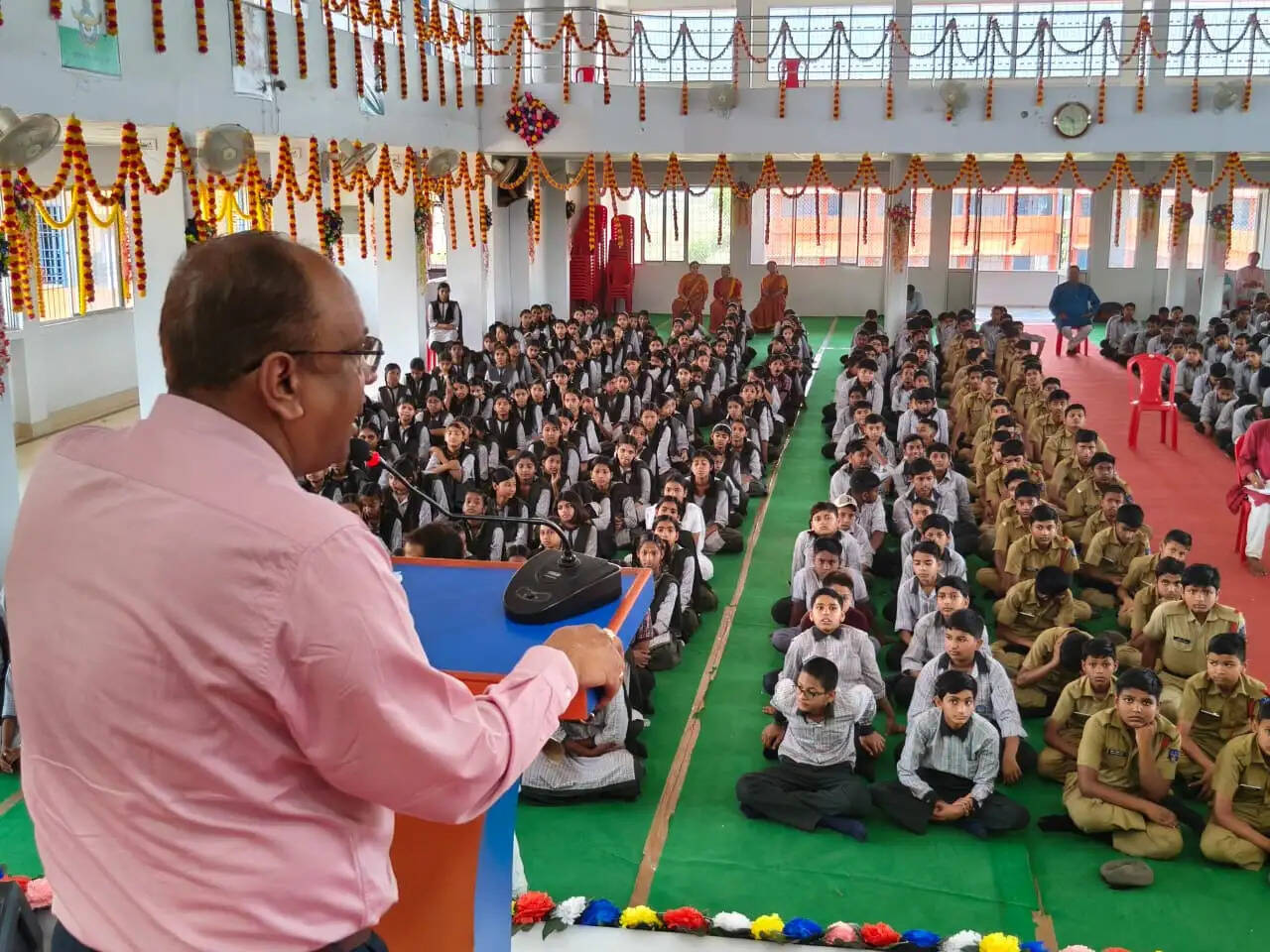 छात्रों के लिए युवा संवाद कार्यक्रम आयोजित