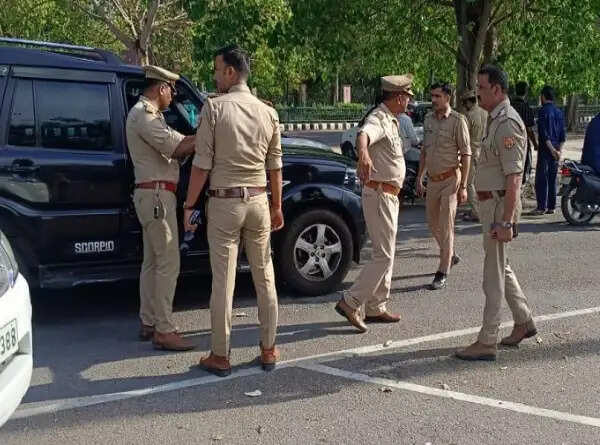 लखनऊ में यातायात नियम तोड़ने पर 5410 वाहनों का चालान, 293 सीज