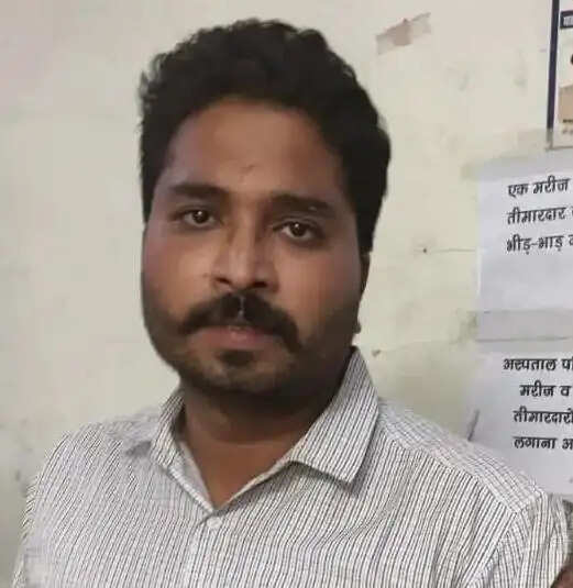 हाथरस में बाइक सवार बदमाशों ने अधिवक्ता को मारी गोली, गंभीर हालत में आगरा रेफर