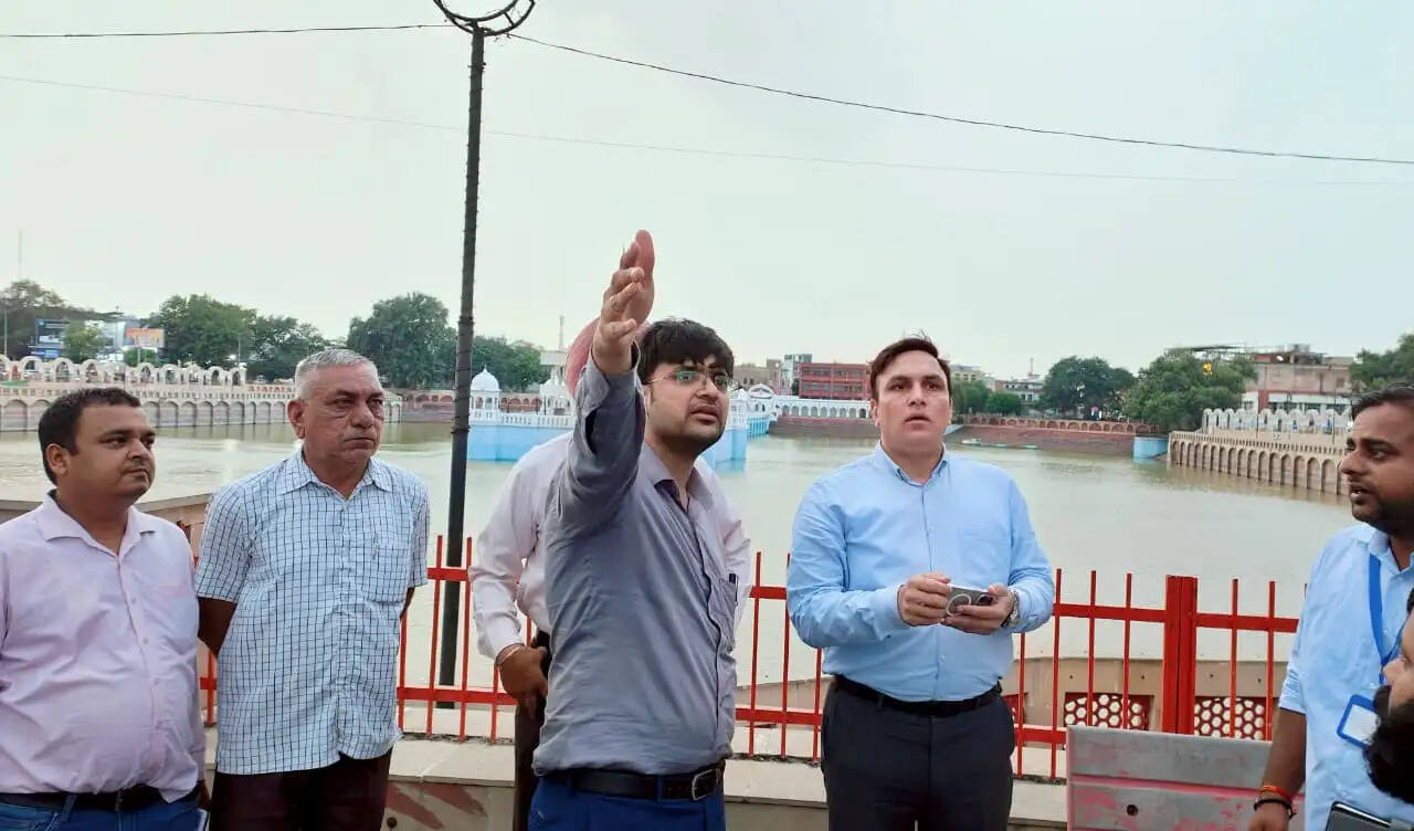 प्रधानमंत्री के रूट को आकर्षण का केंद्र बनाने में जुटे अधिकारी