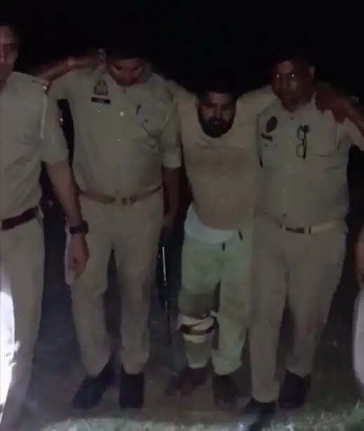 मुठभेड़ में 20 हजार का इनामी गिरफ्तार, पैर में लगी गोली