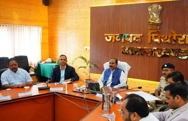 मानसून को लेकर केंद्रीय मंत्री अजय टम्टा ने की समीक्षा, अधिकारियों को दिए सतर्क रहने के निर्देश