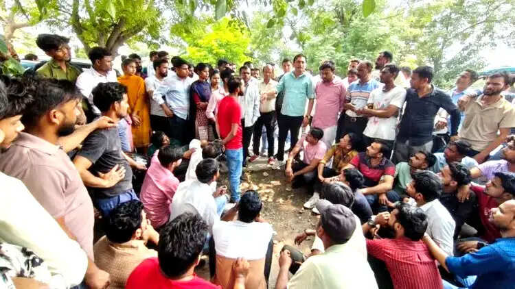 सिडकुल में श्रमिक आंदोलन तेज, वेतन बढ़ोतरी पर अंडे कर्मचारी