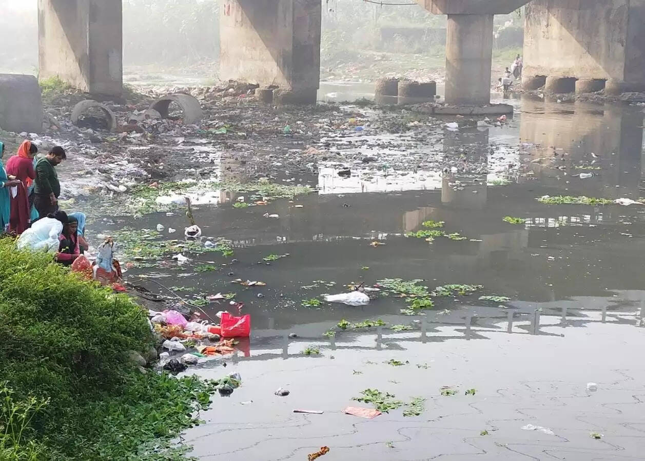 कार्तिक पूर्णिमा : रामगंगा और गागन नदी के घाटों पर उमड़ी भीड़, लगाई डुबकी