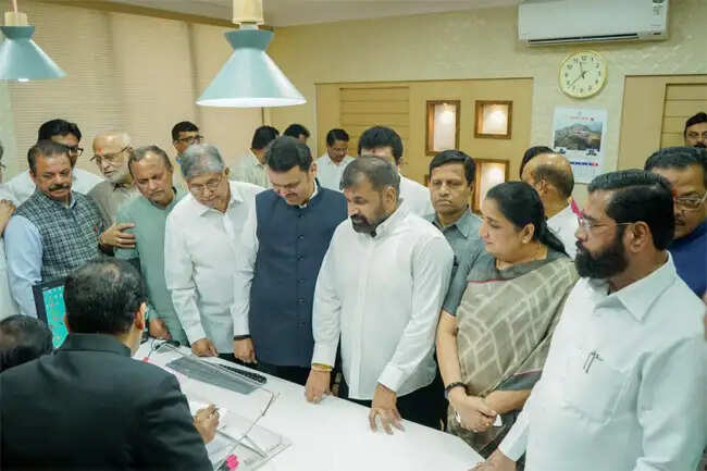 शिवसेना यूबीटी के सचिन अहीर ने पार्टी के सभी पदों से दिया इस्तीफा,विधान परिषद उप सभापति पद के लिए भरा नामांकन